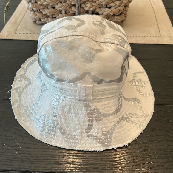 Coach Bucket Hat Silver & White Size M/L NWOT - Picture 1 of 8